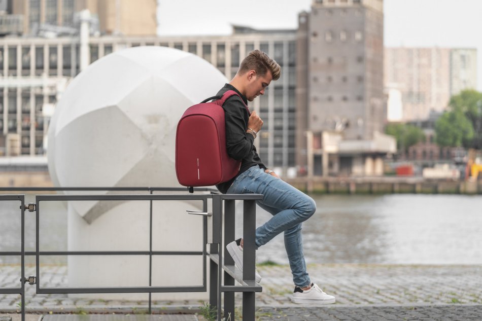 Bobby Hero Regular, anti-diefstal rugzak rood, zwart