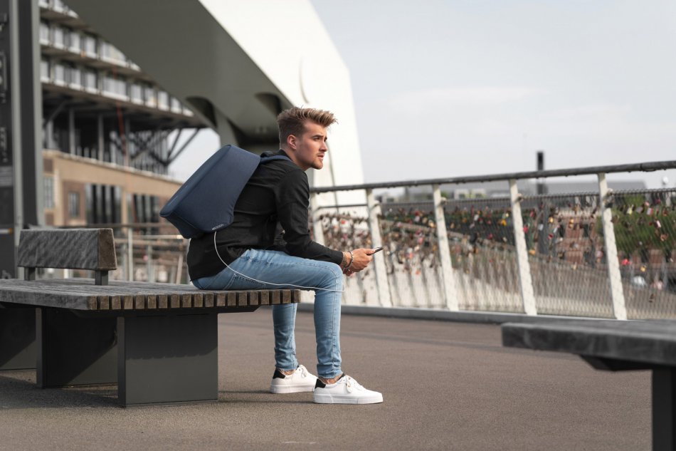 Bobby Hero Regular, anti-diefstal rugzak lichtblauw-zwart